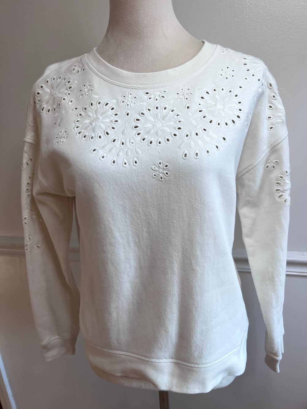 Boden Ivory Floral Eyelet Embroidered Sweatshirt Oversized XS Cotton Broderie